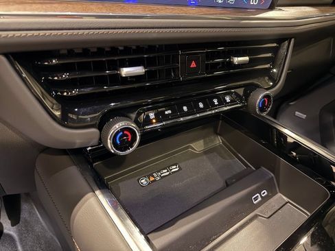Used 2026 Chevrolet Tahoe High Country AWD/4WD image 30