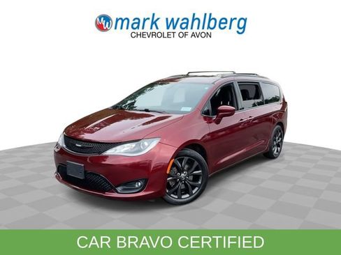 Used 2019 Chrysler Pacifica Touring Plus w/ S Appearance Package FWD image 4