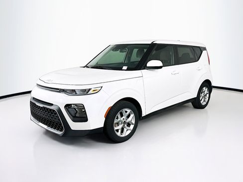 Used 2022 Kia Soul LX w/ Technology Package image 3