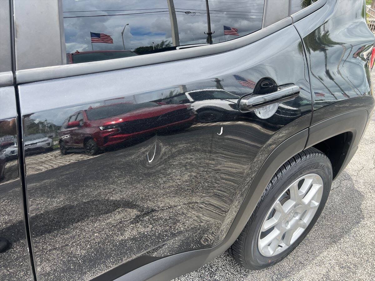 Used 2021 Jeep Renegade Latitude FWD image 15