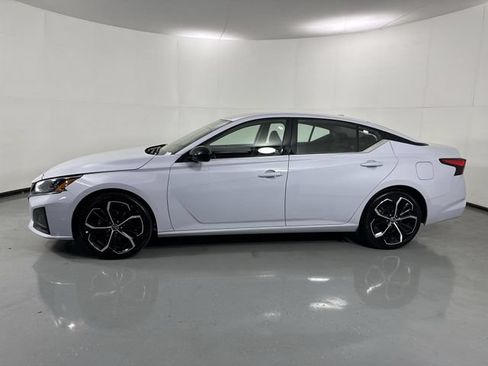 Used 2024 Nissan Altima 2.5 SR FWD image 29