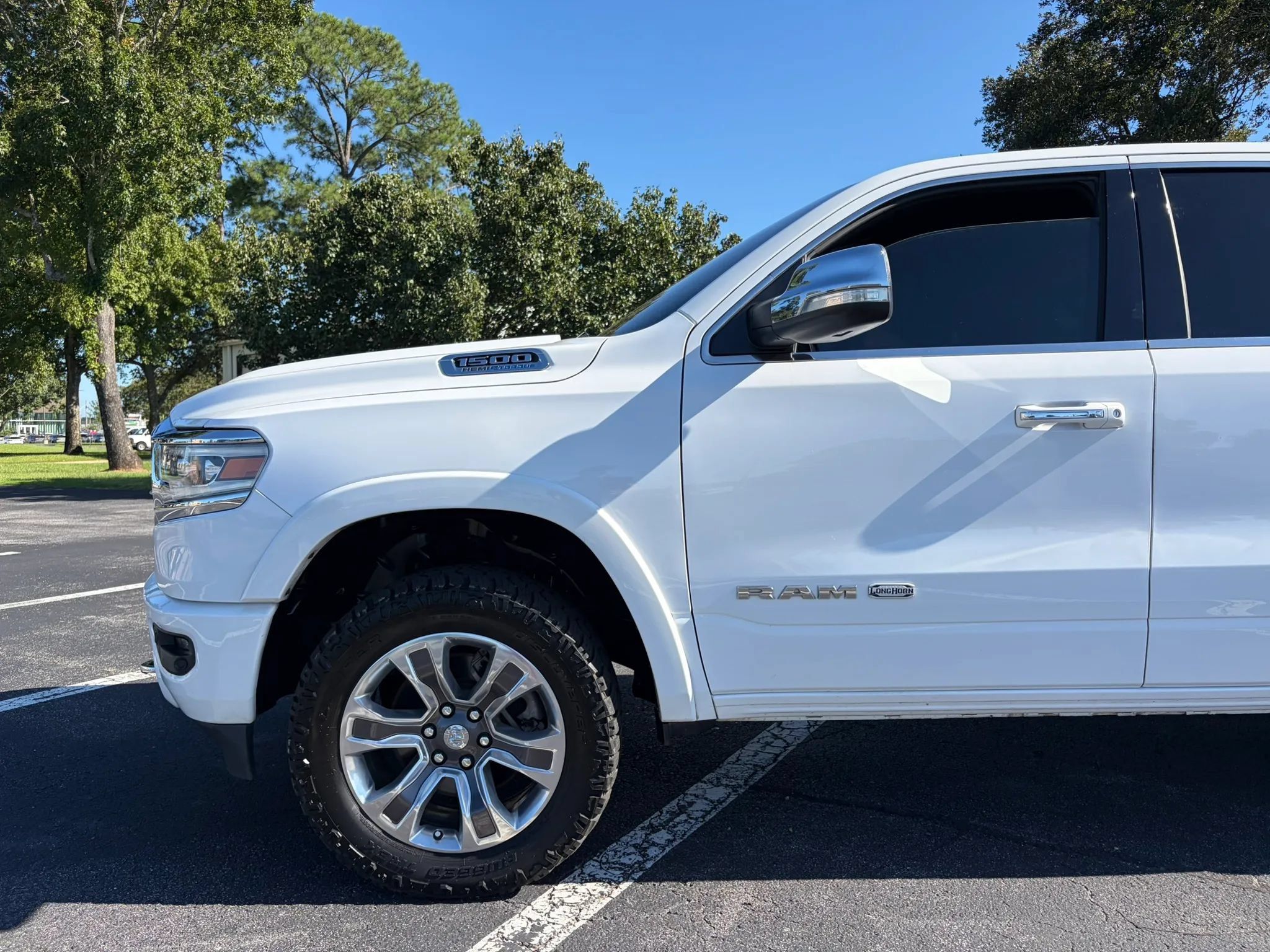 Used 2021 RAM 1500 Limited w/ Body Color Bumper Group AWD/4WD image 3