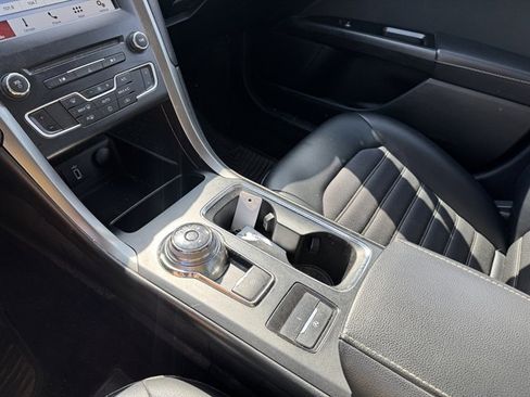 Used 2017 Ford Fusion SE w/ Equipment Group 201A FWD image 12