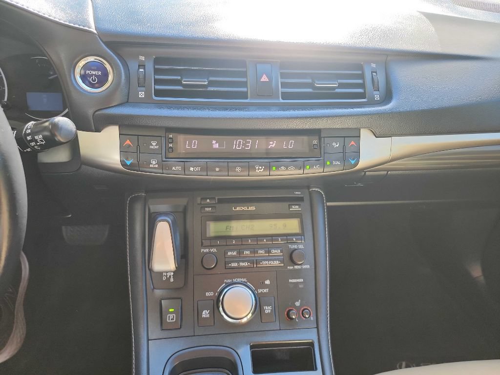 Used 2015 Lexus CT 200h w/ Seat Comfort Package FWD image 22