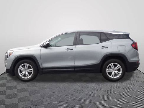 Used 2024 GMC Terrain SLE FWD image 2