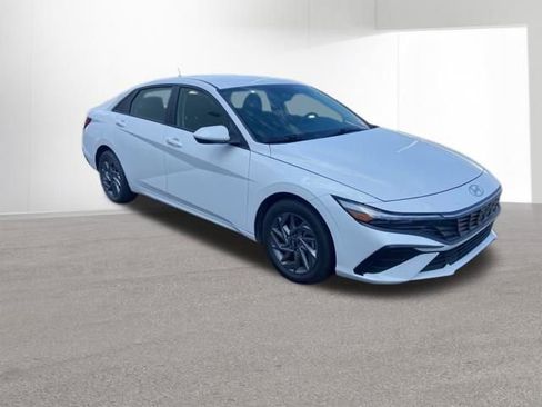 Used 2024 Hyundai Elantra SEL image 9