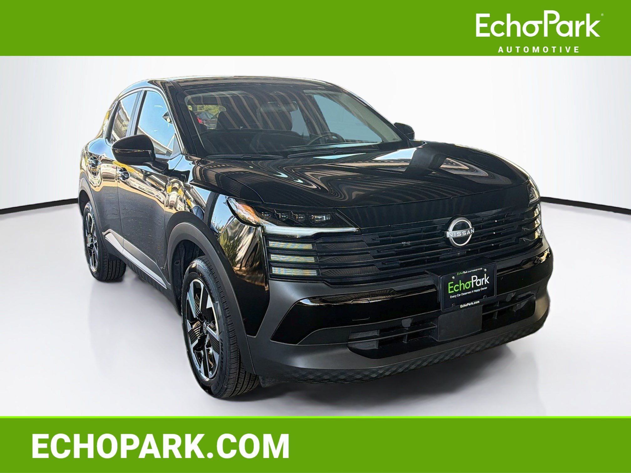 Used 2025 Nissan Kicks SV AWD/4WD image 1