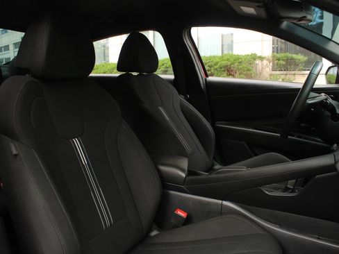 Used 2025 Hyundai Elantra Sport FWD image 24