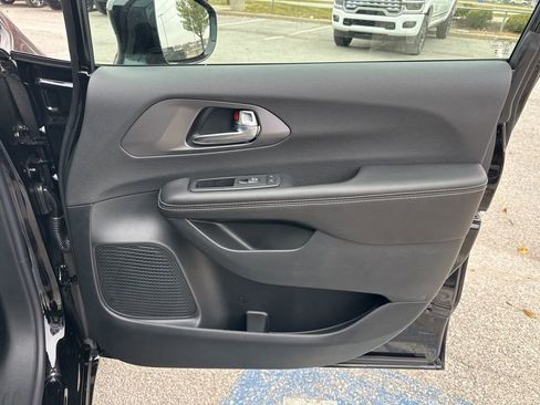 New 2026 Chrysler Pacifica Select image 49