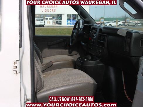 Used 2017 GMC Savana 2500 RWD image 30