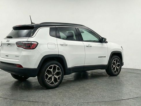 Used 2025 Jeep Compass Limited image 9