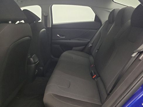 Used 2025 Hyundai Elantra SE FWD image 18