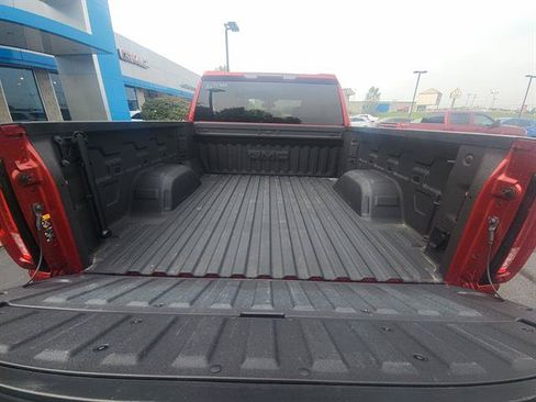 Used 2025 GMC Sierra 1500 SLT w/ SLT Convenience Package AWD/4WD image 14