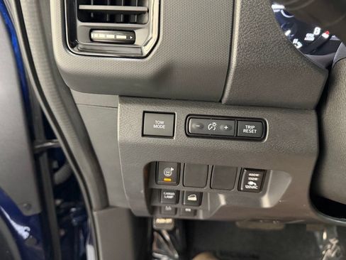 Used 2023 Nissan Frontier PRO-4X w/ Pro-4X Premium Package AWD/4WD image 7