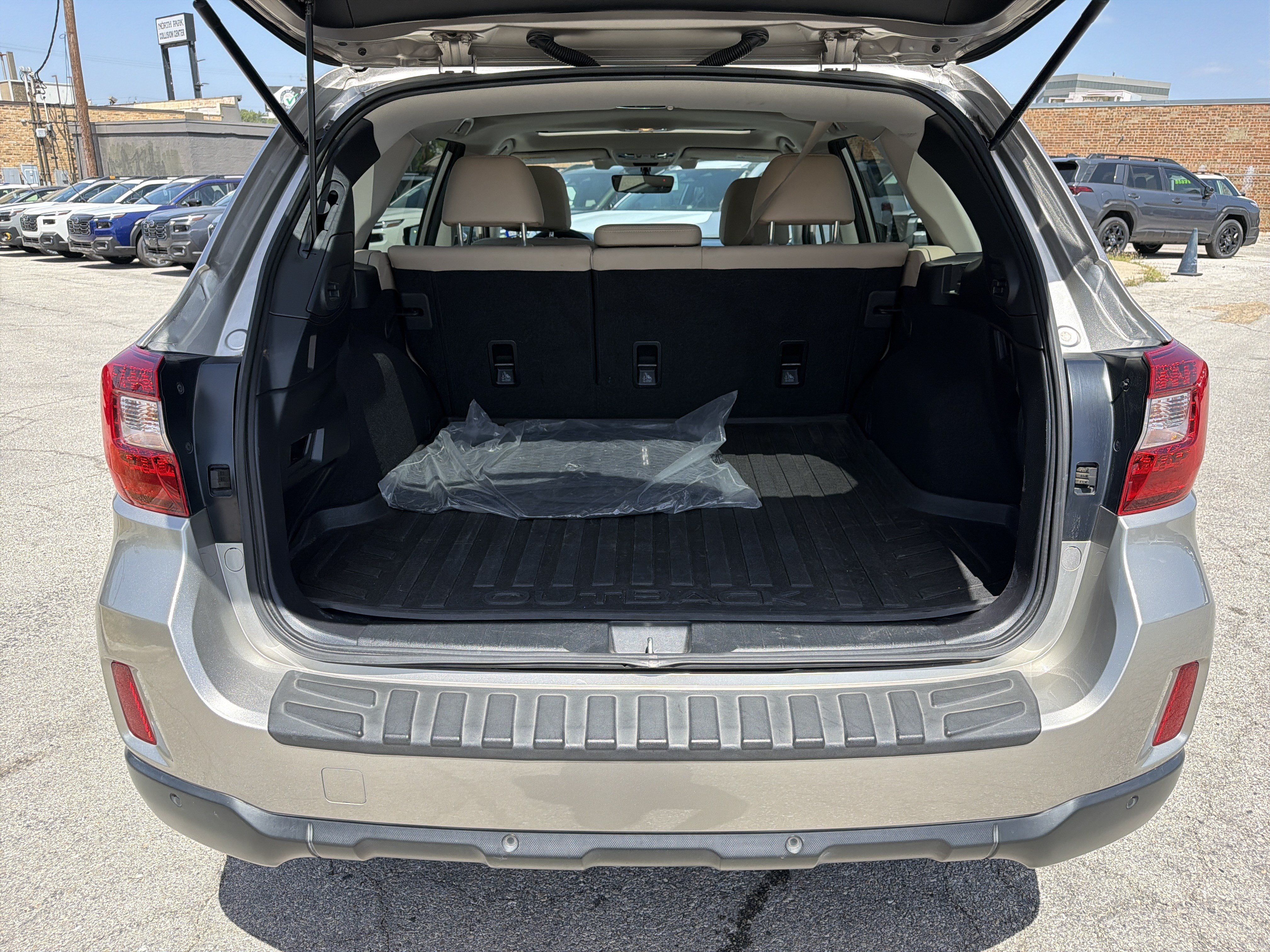 Used 2017 Subaru Outback 2.5i Limited AWD/4WD image 28