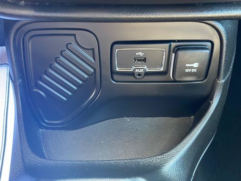 Used 2016 Jeep Renegade Latitude FWD image 20