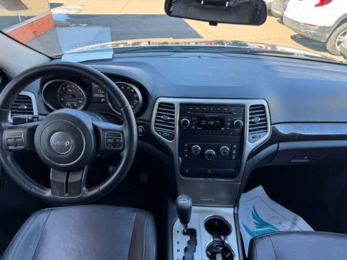 Used 2012 Jeep Grand Cherokee Laredo w/ Laredo E Group image 17