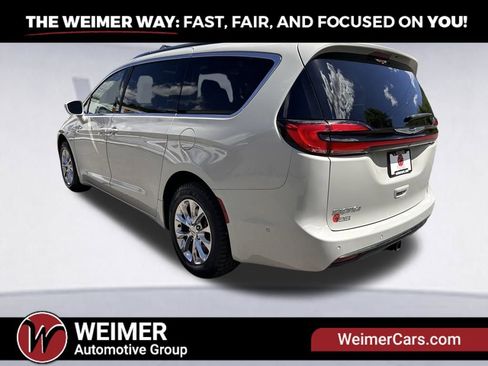 Used 2021 Chrysler Pacifica Touring-L w/ Uconnect Theater Family Group AWD/4WD image 22