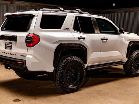 Used 2025 Toyota 4Runner TRD Off-Road image 10