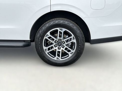 Certified 2025 Ford Expedition Active AWD/4WD image 12