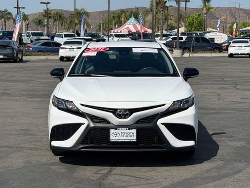Used 2021 Toyota Camry SE w/ Convenience Package FWD image 2