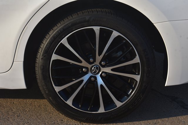 Used 2020 Toyota Camry SE FWD image 10