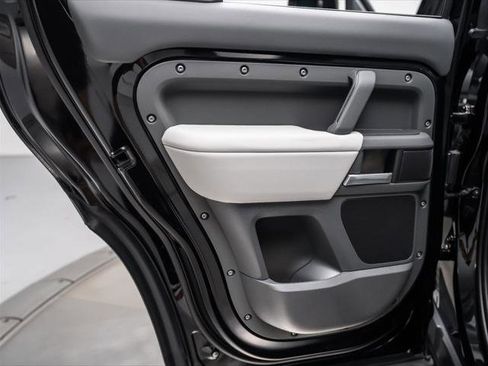 New 2025 Land Rover Defender 110 X-Dynamic SE AWD/4WD image 30