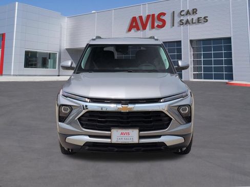 Used 2025 Chevrolet TrailBlazer LT AWD/4WD image 2