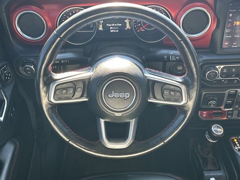 Used 2022 Jeep Gladiator Rubicon w/ Cold Weather Group image 24