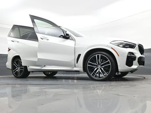 Used 2021 BMW X5 xDrive40i w/ M Sport Package AWD/4WD image 31