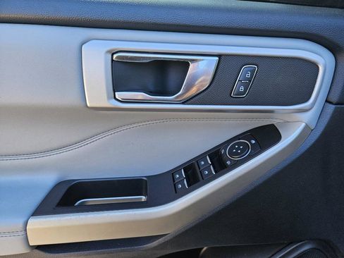 Used 2021 Ford Explorer XLT w/ Equipment Group 202A image 12