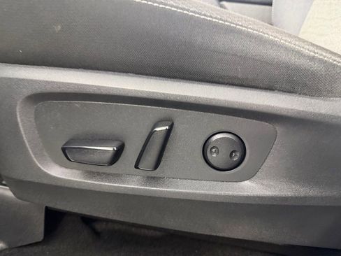 Used 2025 Nissan Pathfinder SV FWD image 23