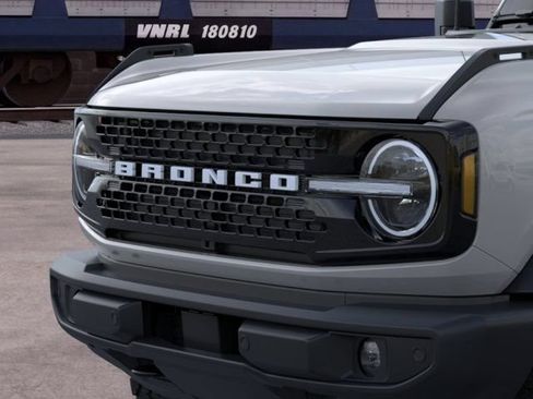 New 2026 Ford Bronco Outer Banks w/ Black Appearance Package AWD/4WD image 19