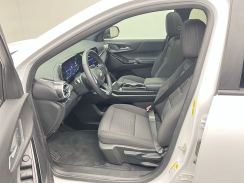 Certified 2025 Chevrolet Equinox LT image 3