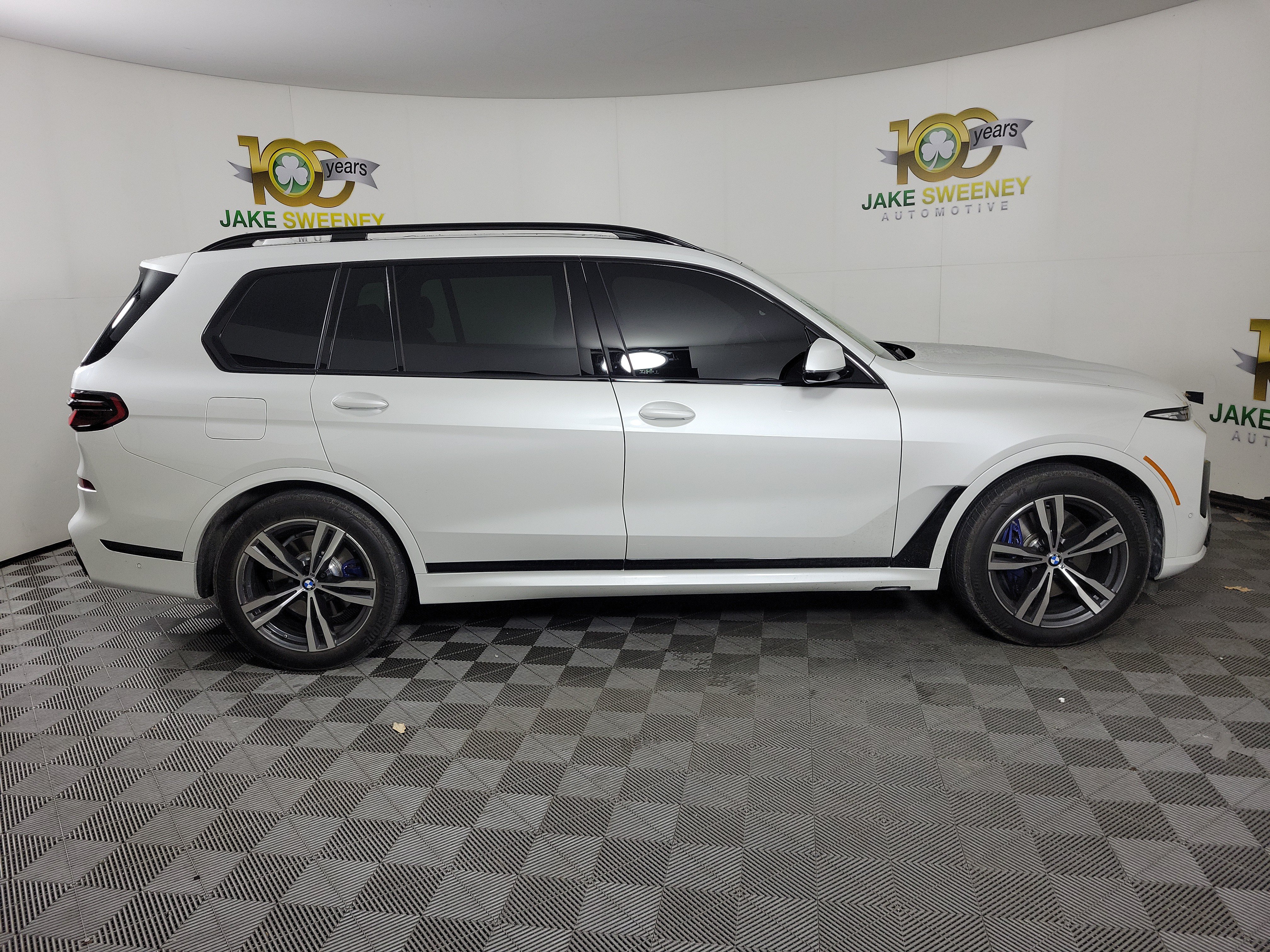 Used 2026 BMW X7 xDrive40i w/ Executive Package AWD/4WD image 4