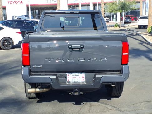 Used 2025 Toyota Tacoma SR5 AWD/4WD image 5