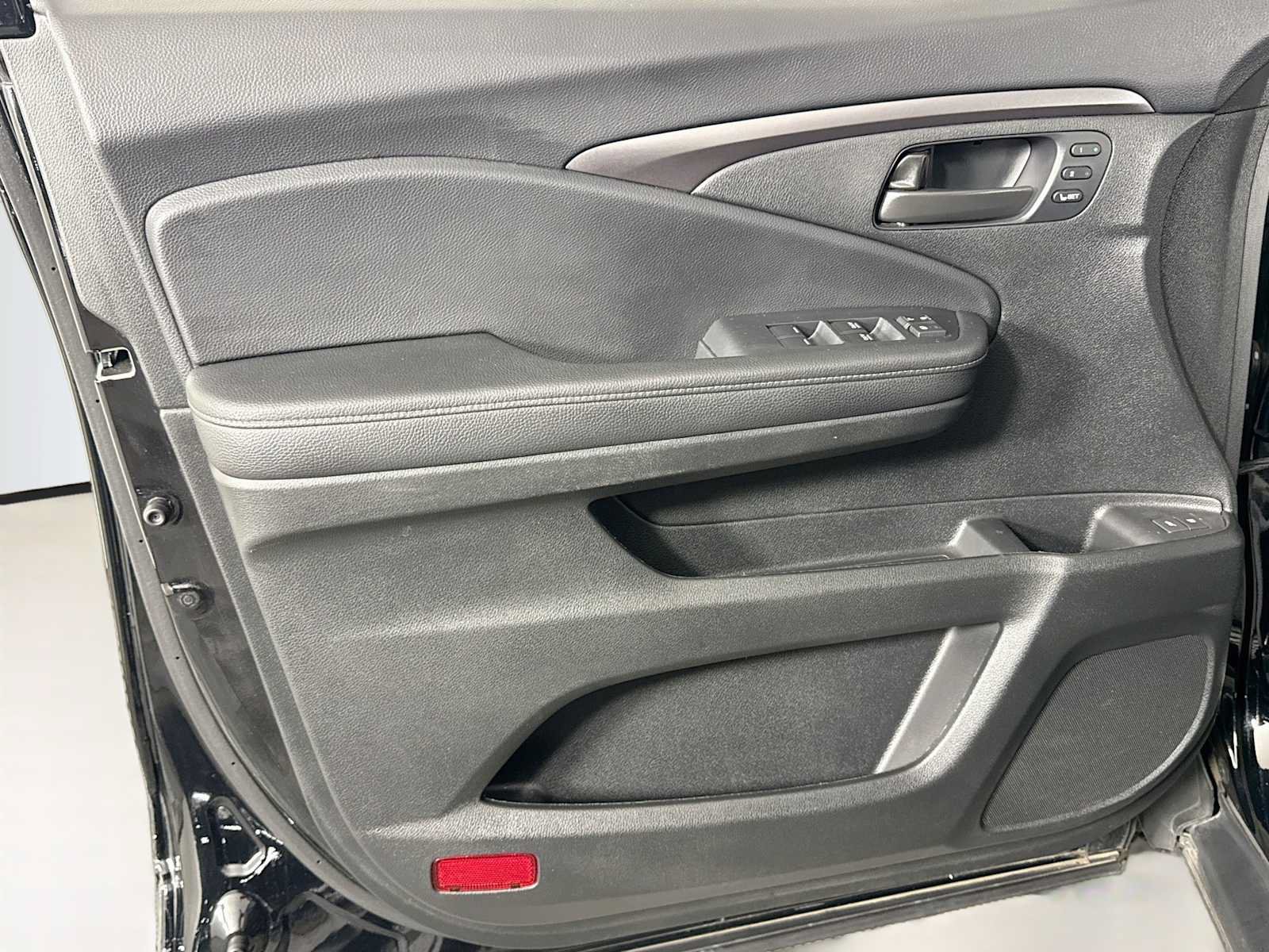 Certified 2025 Honda Passport EX-L image 27