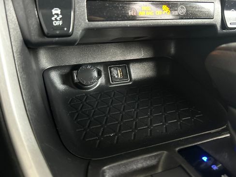Used 2024 Toyota RAV4 XLE FWD image 26
