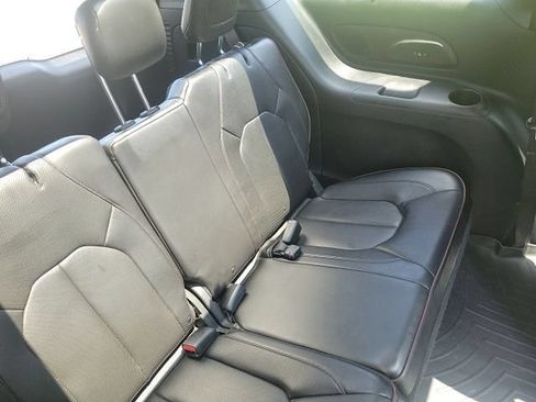 Used 2020 Chrysler Pacifica Limited FWD image 11