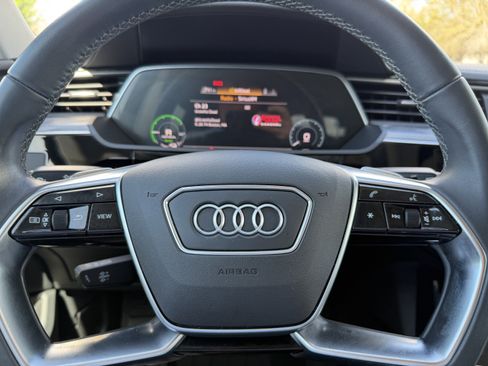Used 2022 Audi e-tron Premium image 33