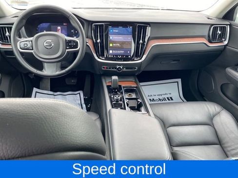 Used 2025 Volvo V60 B5 Cross Country Plus image 5