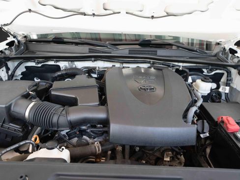 Used 2019 Toyota Tacoma SR5 AWD/4WD image 30