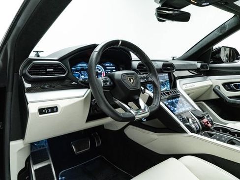 Used 2020 Lamborghini Urus image 24