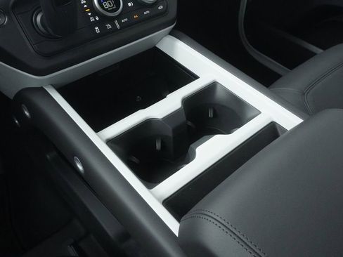 New 2026 Land Rover Defender 110 X-Dynamic SE image 14