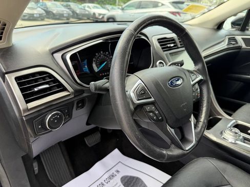 Used 2017 Ford Fusion SE w/ Equipment Group 202A AWD/4WD image 18