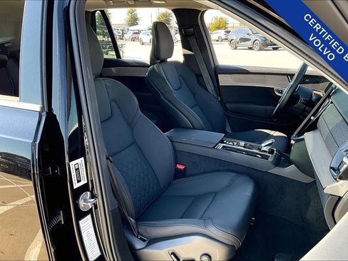 Certified 2025 Volvo XC90 B6 Plus image 10