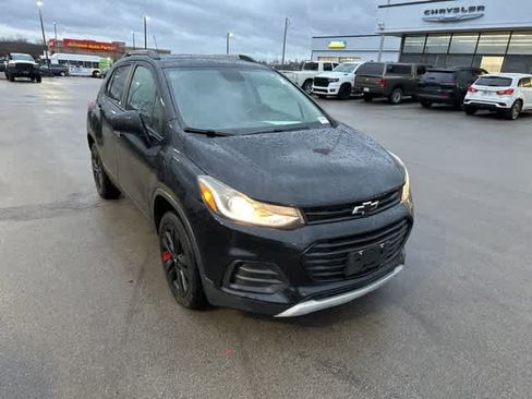 Used 2018 Chevrolet Trax LT w/ Sun & Sound Package image 22