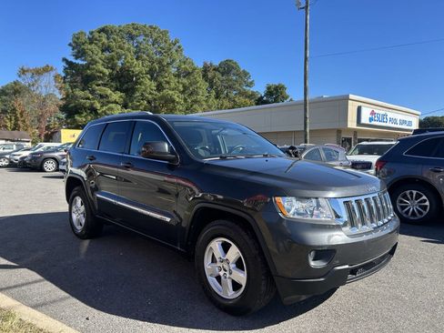 Used 2011 Jeep Grand Cherokee Laredo image 3
