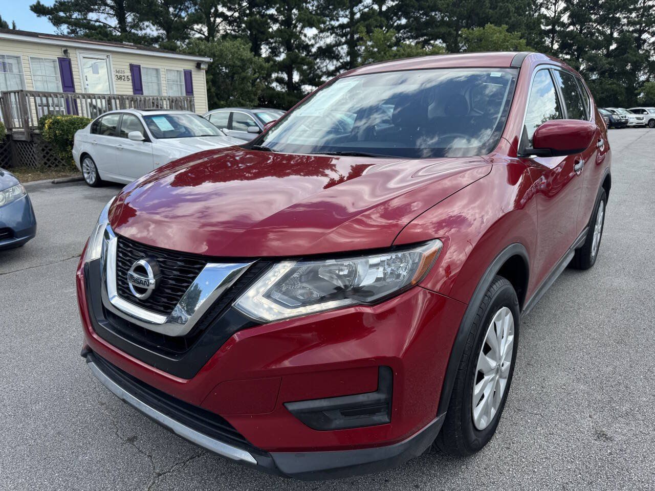 Used 2017 Nissan Rogue S AWD/4WD image 3