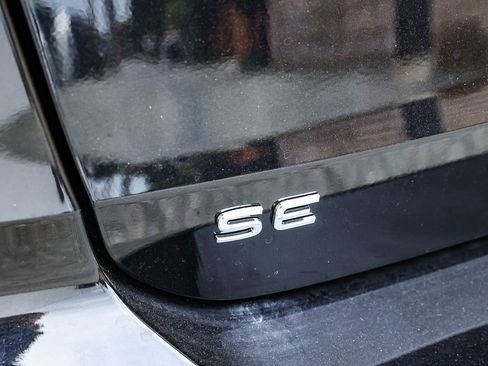 New 2026 Volkswagen Taos SE image 10